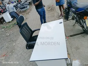 Generic Office Chair With Office Table