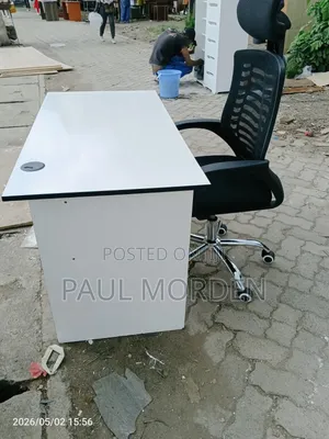 Generic Office Chair With Office Table