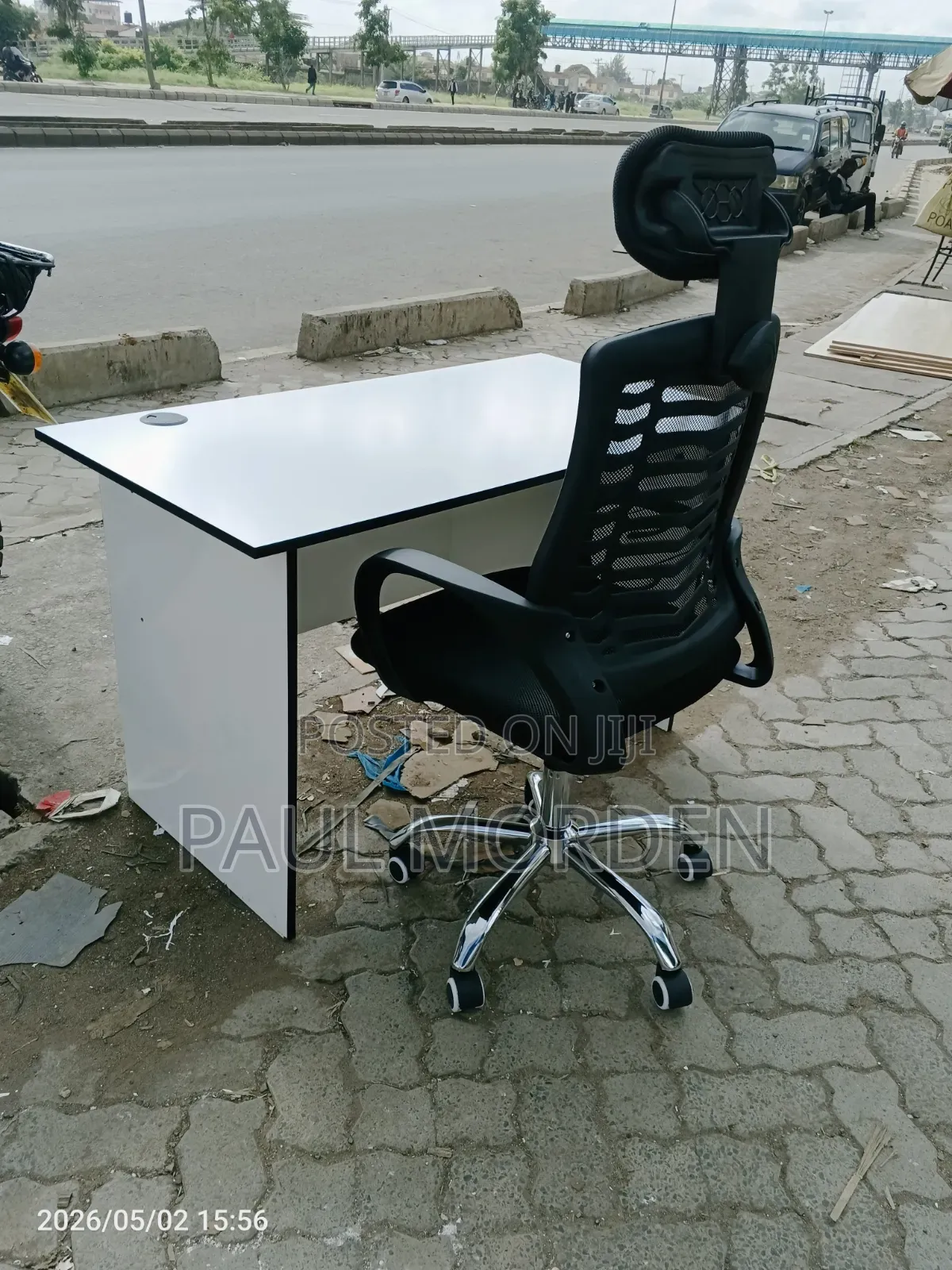 Generic Office Chair With Office Table