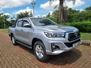 Toyota Hilux 2015 Silver