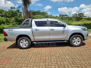 Toyota Hilux 2015 Silver