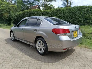 Subaru Legacy 2010 Silver