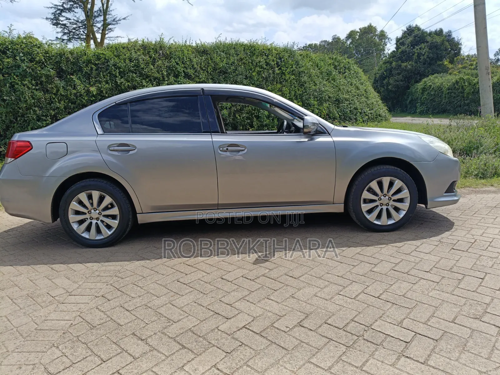 Subaru Legacy 2010 Silver