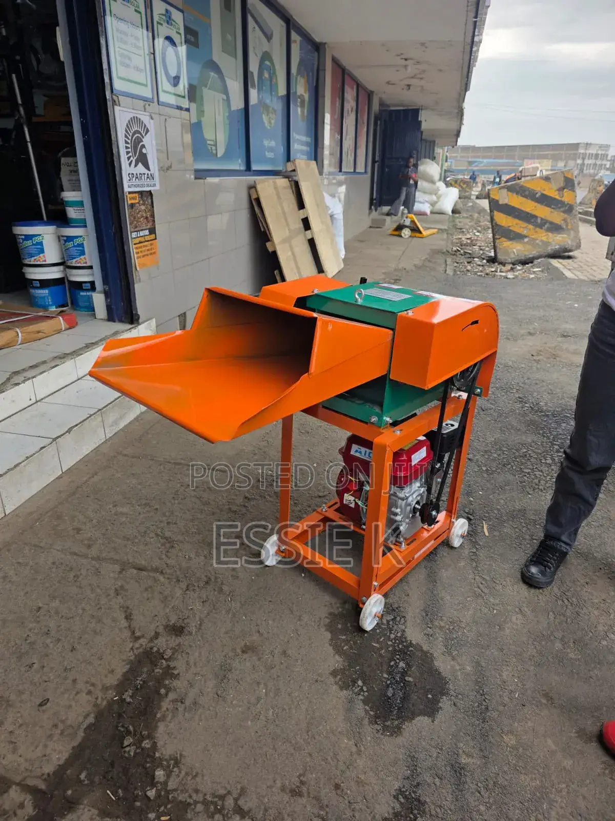 Engine Powered Feed Chopper/Chaffcutter