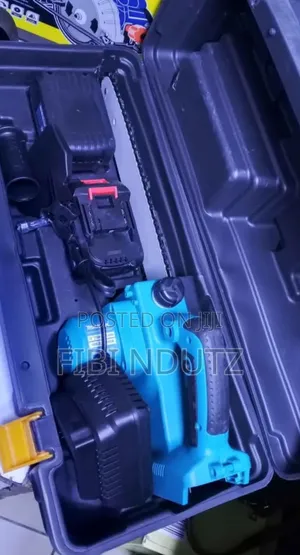 16 Cordless Makita Chainsaw Machine/Cordless Chainsaw