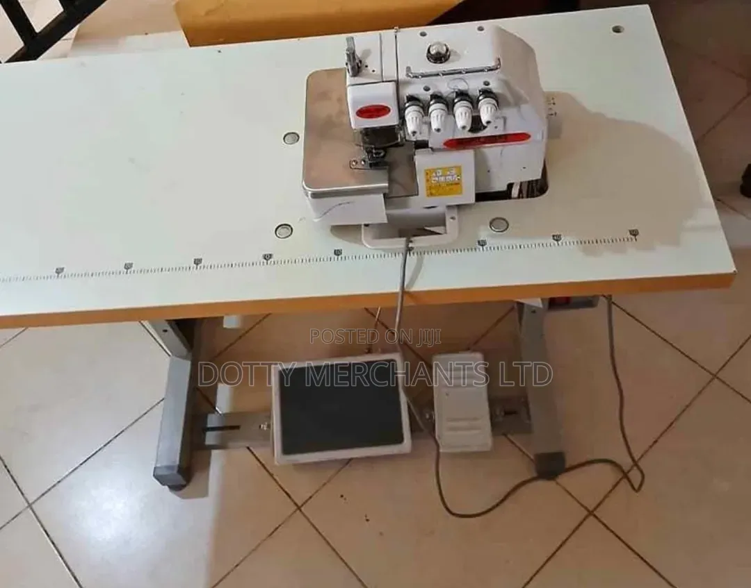 Industrial Overlock Sewing Machine Q