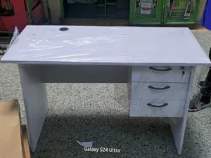 0.8m White Office Desk With Lockable Drawers
