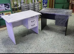 0.9m Compact Office Desk With Lockable Drawers
