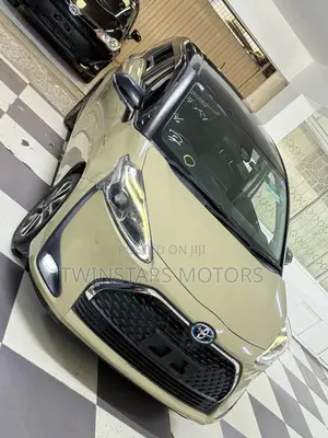 Toyota Sienta 1.5 Hybrid FWD 2019 Beige