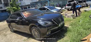 Toyota Crown 2017 Black