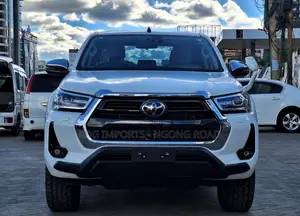 Toyota Hilux 2021 White