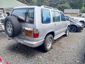 Isuzu Trooper 2000 Silver