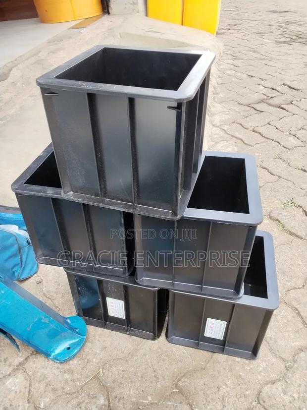 Concrete Plastic Cube Moulds - thumbnail 2