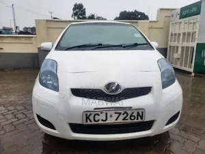 Toyota Vitz 1.0 FWD 5dr 2009 White