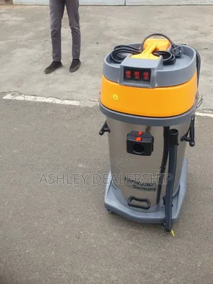100 LTS Vacuum Cleaner