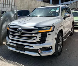 Toyota Land Cruiser LC300 2023 Pearl