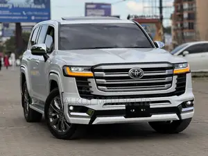 Toyota Land Cruiser LC300 2023 White