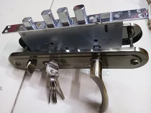 Moment 4 Pin Steel Door Lock With Knob and Keys