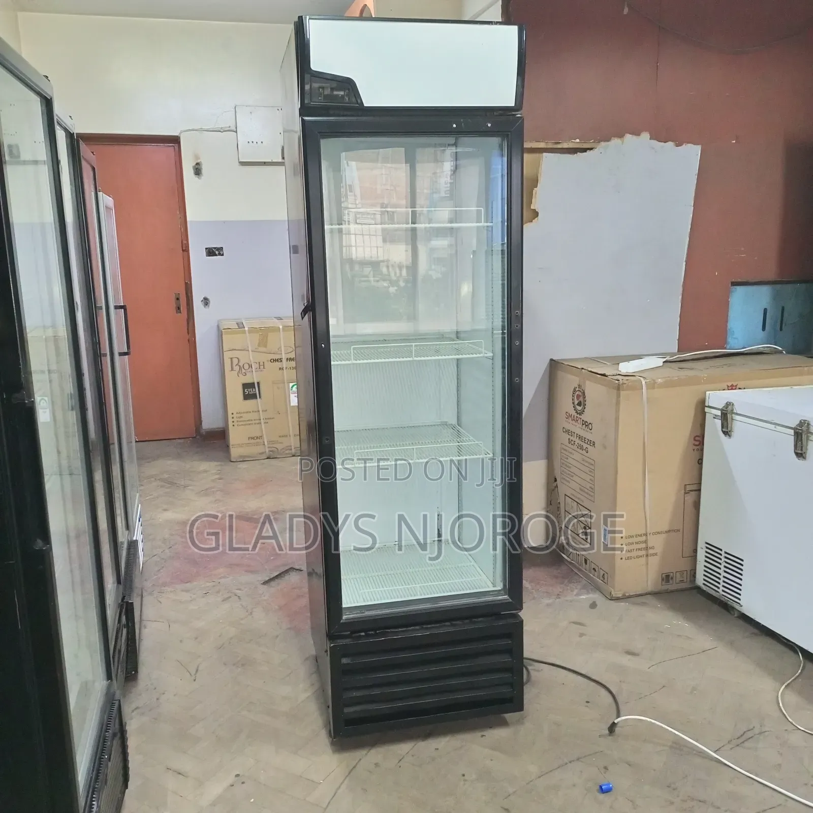 Clean Maintained Chiller ( With Canopy 5 Tray)