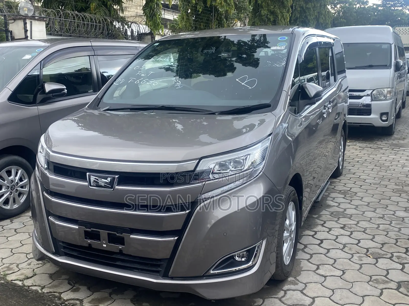 Toyota Noah 2019 Gold