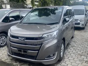 Toyota Noah 2019 Gold