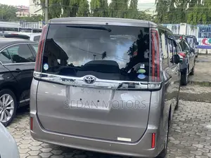 Toyota Noah 2019 Gold