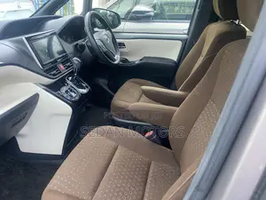Toyota Noah 2019 Gold
