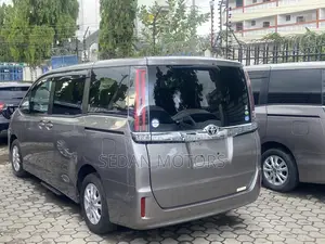 Toyota Noah 2019 Gold