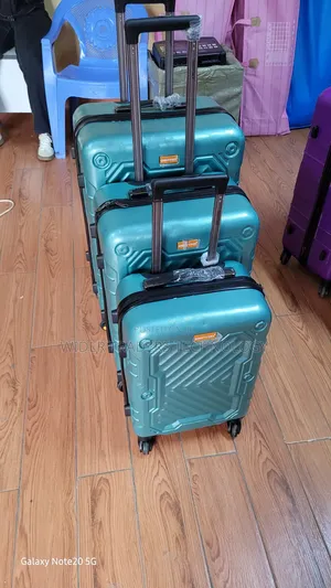 Luxurious 3 in 1 Unbreakable Suitcases Green