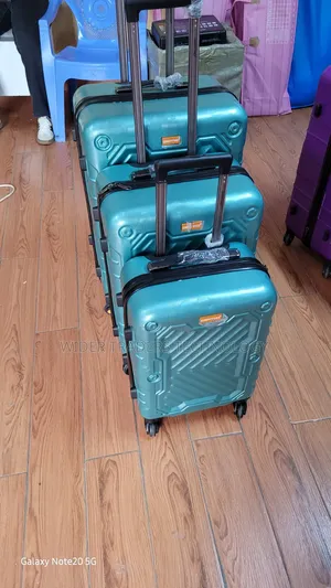 Luxurious 3 in 1 Unbreakable Suitcases Green