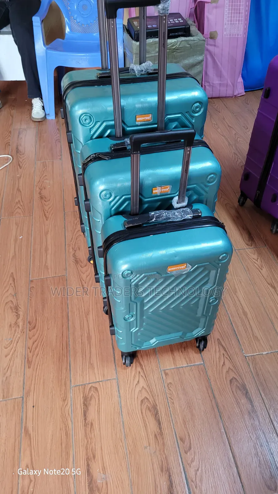 Luxurious 3 in 1 Unbreakable Suitcases Green