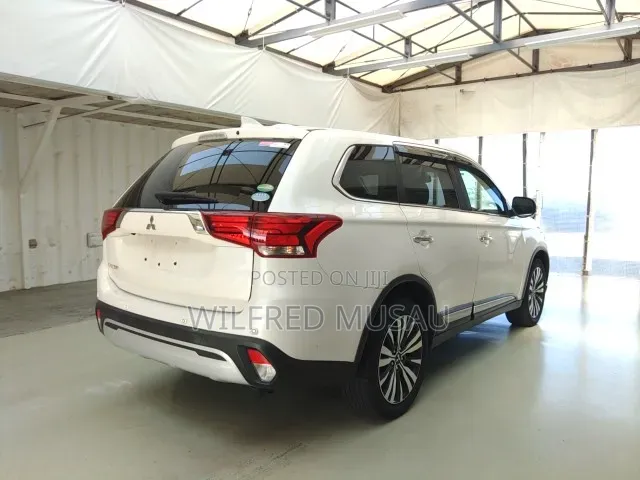 Mitsubishi Outlander 2019 White