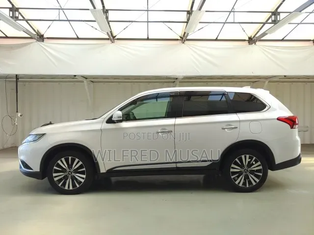 Mitsubishi Outlander 2019 White