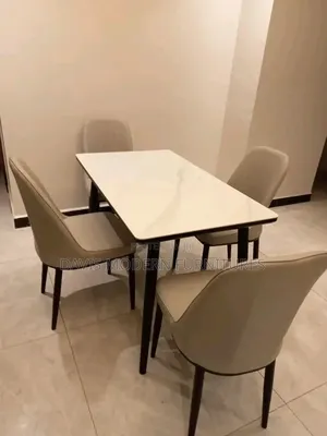 6-Seaters Dinning Set With Rectangular Black Tempered Table Top
