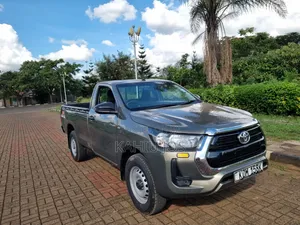 Toyota Hilux 2023 Gray