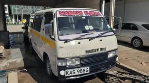 Nissan Caravan (Urvan) 2004 White
