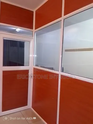 Aluminum Partition With Glass Fittings