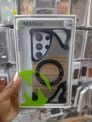 Magnetic Stand Designed for the Samsung S25 Ultra.