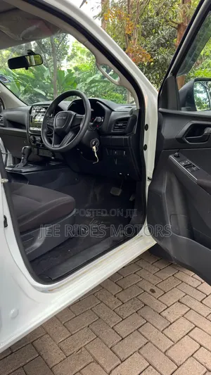 Isuzu D-MAX 2024 White