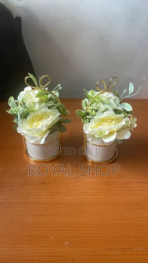 *Artificial Flowers With Ceramic Golden