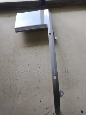 Front Garnish Panel Finishing Right Hyundai Hd72/65 (Genuine)