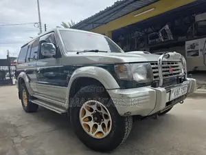 Mitsubishi Pajero 1996 Silver