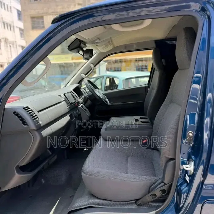 Toyota HiAce 2019 Blue