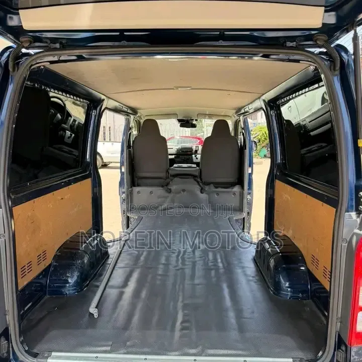 Toyota HiAce 2019 Blue