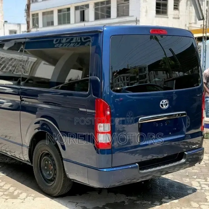 Toyota HiAce 2019 Blue