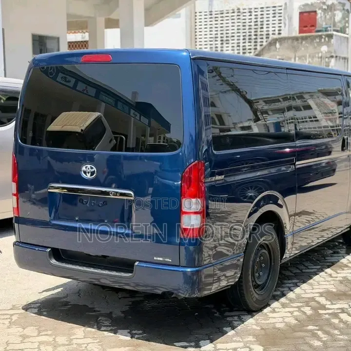 Toyota HiAce 2019 Blue