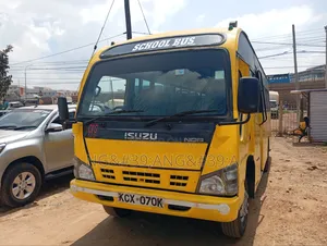 Isuzu NQR 2018 Yellow