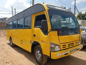 Isuzu NQR 2018 Yellow