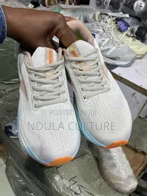Brooks Ghost Max Sneakers