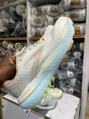 Brooks Sneakers